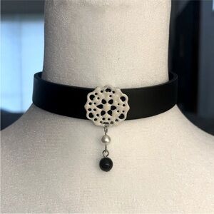 Fairchild Baldwin Black and White Choker Necklace